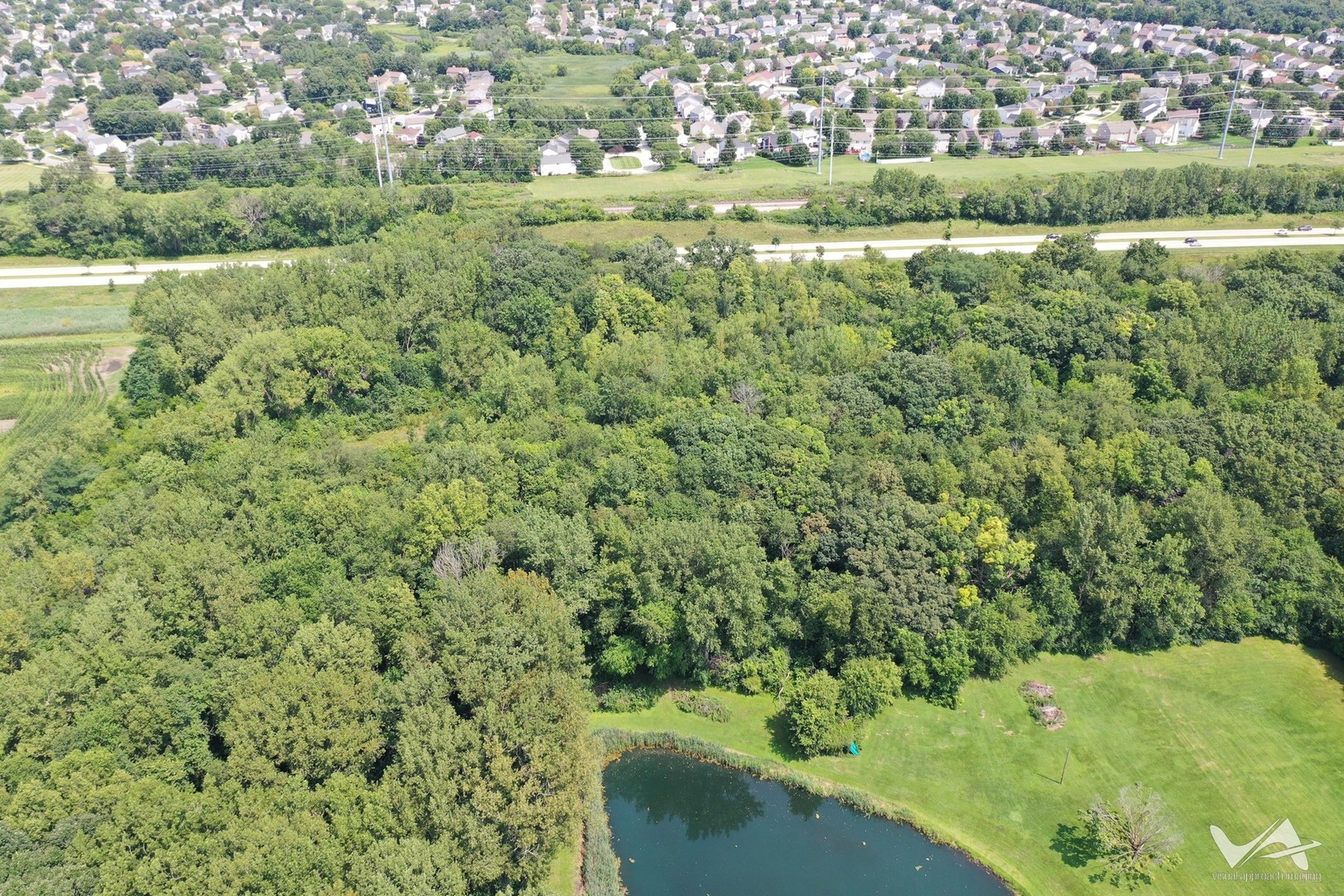 31 SOUTH Elgin Il 60177 South Elgin, IL 60177 - Photo 9 of 13 a view of a lush green field
