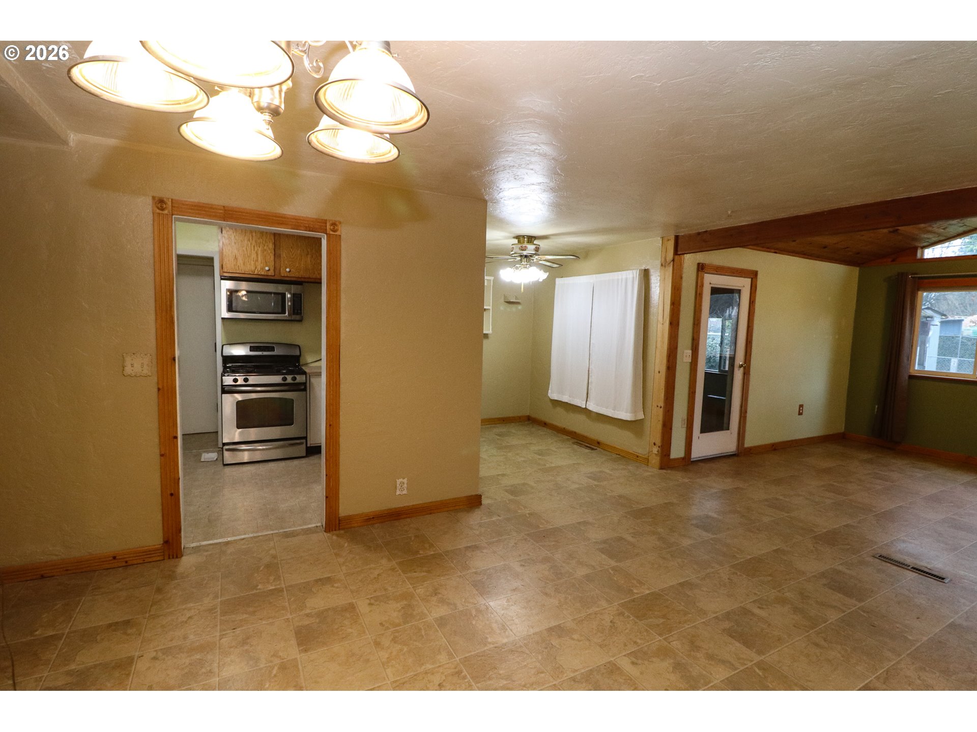 624 Tinamou Lane Springfield, OR 97477 - Photo 10 of 39