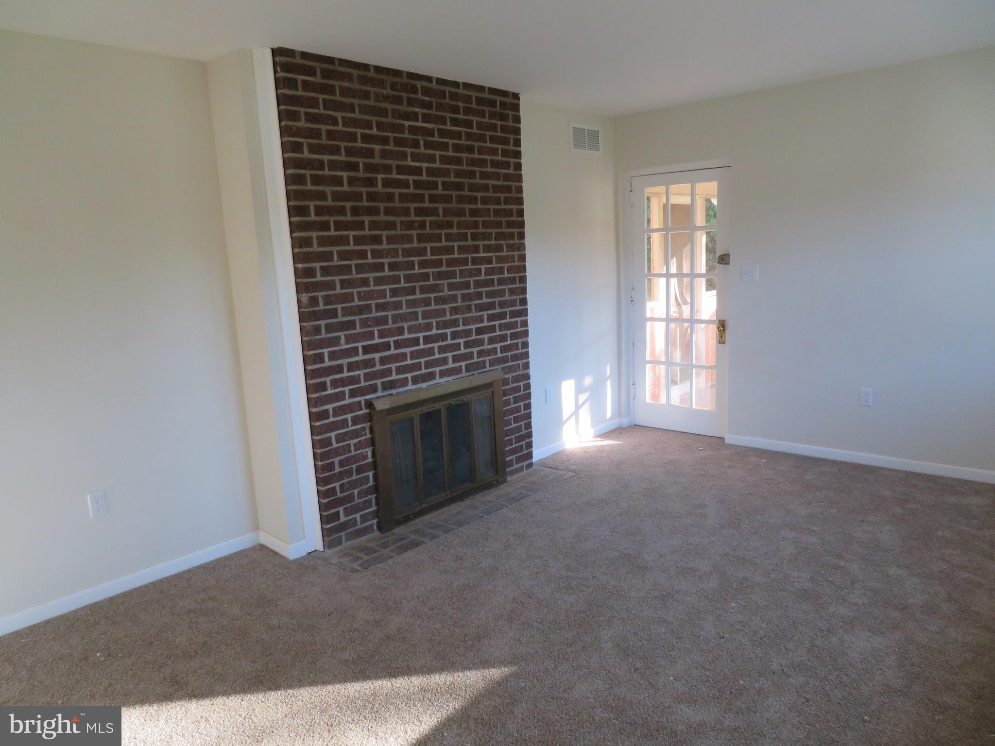 831 East Evesham Road Runnemede, NJ 08029 - Photo 3 of 15 Living Room