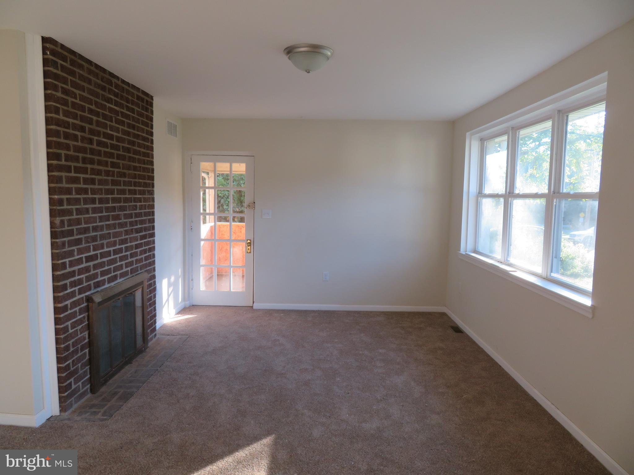 831 East Evesham Road Runnemede, NJ 08029 - Photo 4 of 15 Living Room
