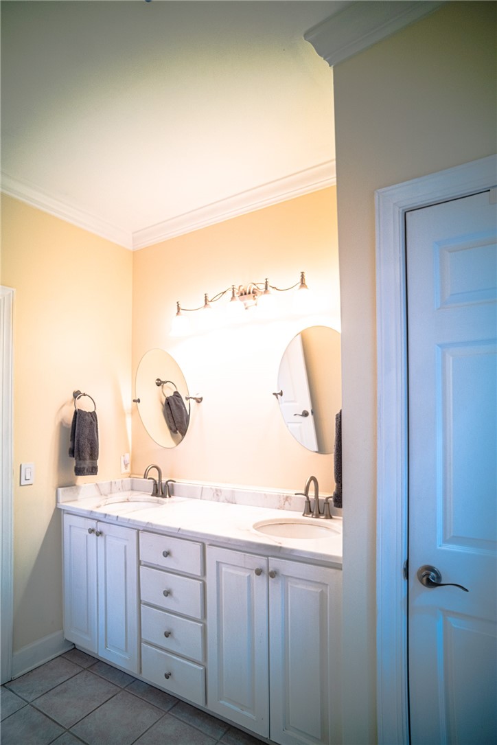 409 Colley Lane St. Simons Island, GA 31522 - Photo 10 of 18 Primary Bath