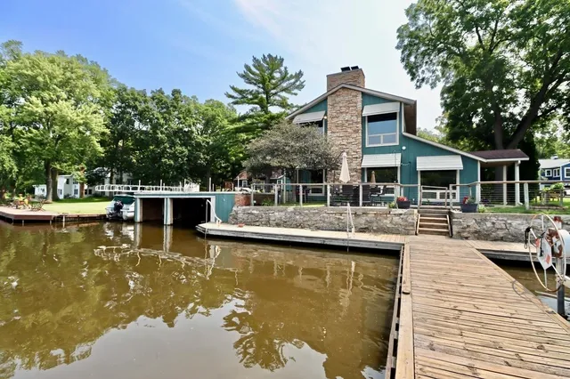 $725,000 | 2870 South Riverside Drive, Beloit, WI 53511