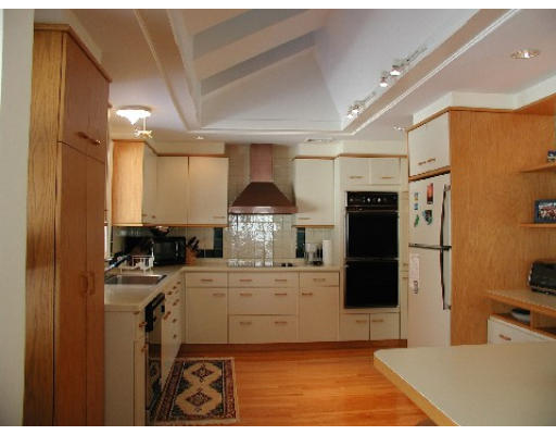 7 Lathrop Road Wellesley, MA 02482 - Photo 8 of 13
