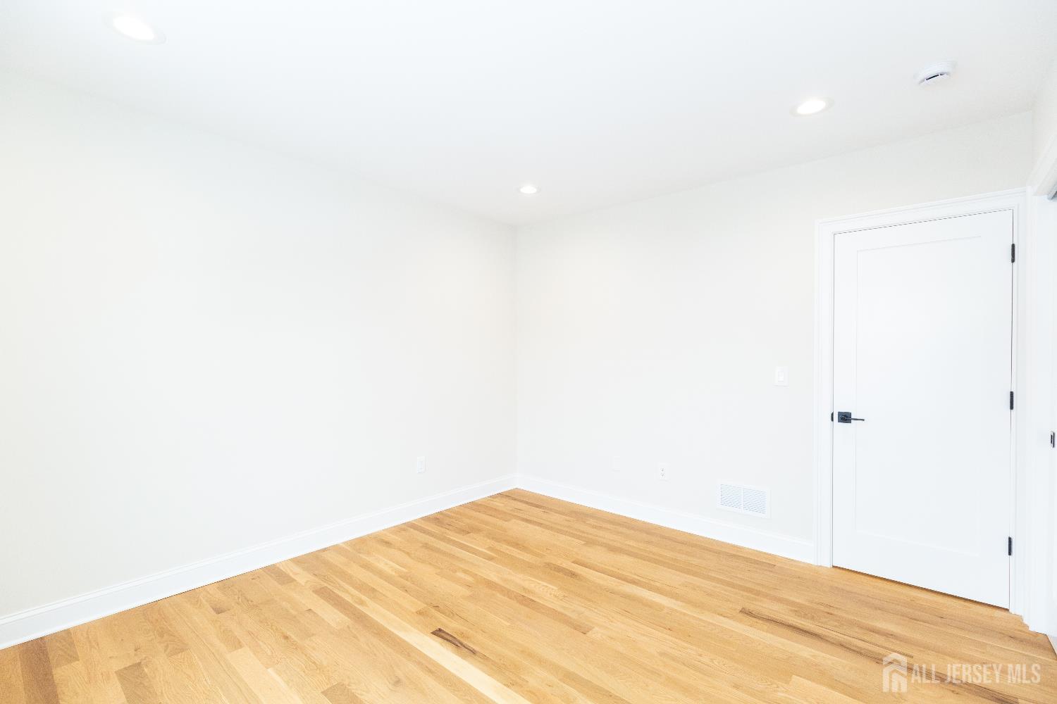 86 Albert Avenue Edison, NJ 08837 - Photo 51 of 73