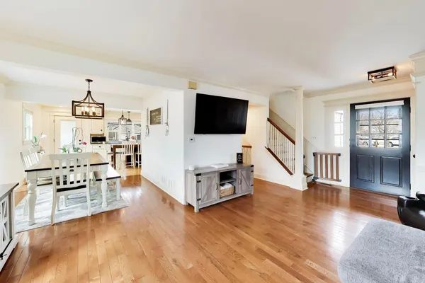 $599,000 | 5083 Chambers Drive, Hoffman Estates, IL 60010