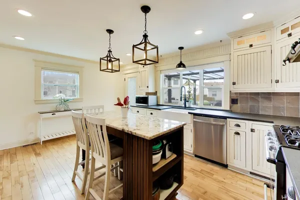 $599,000 | 5083 Chambers Drive, Hoffman Estates, IL 60010