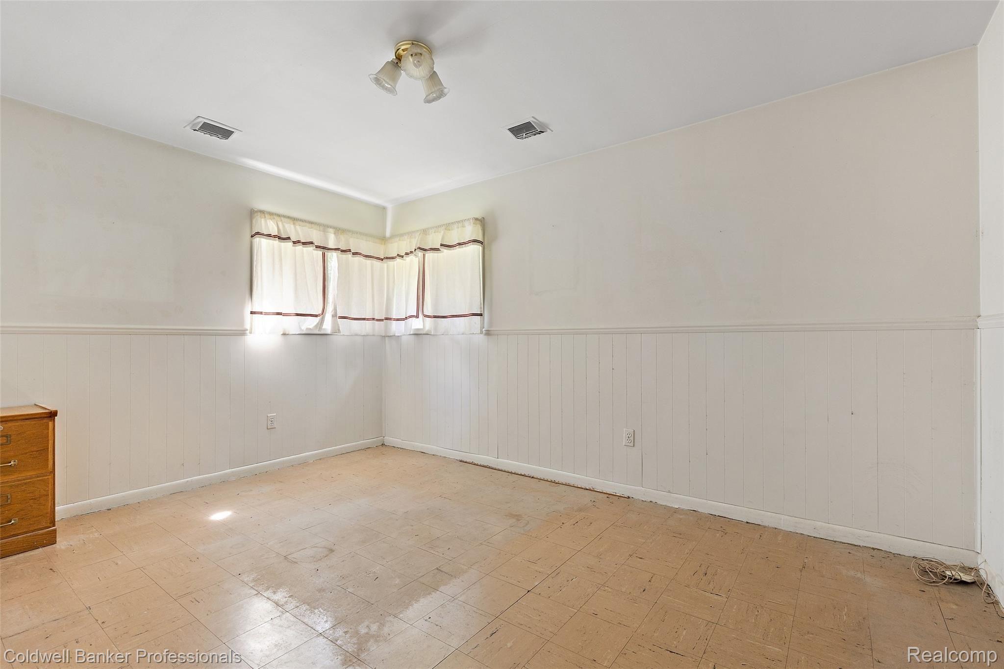 1108 Portsmouth Road Rochester, MI 48309 - Photo 17 of 18 1108 Portsmouth-18.jpg