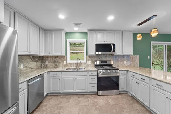 $299,999 | 1122 Day Hollow Road, Endicott, NY 13760