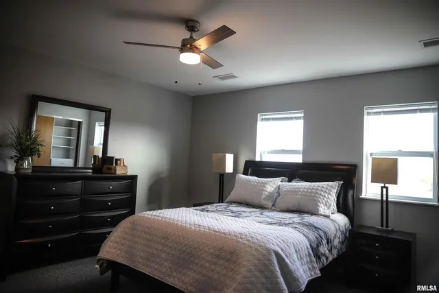 $1,599 | 2900 River Drive, Moline, IL 61265