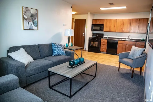 $1,599 | 2900 River Drive, Moline, IL 61265