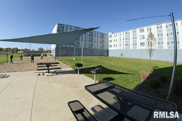 $1,599 | 2900 River Drive, Moline, IL 61265