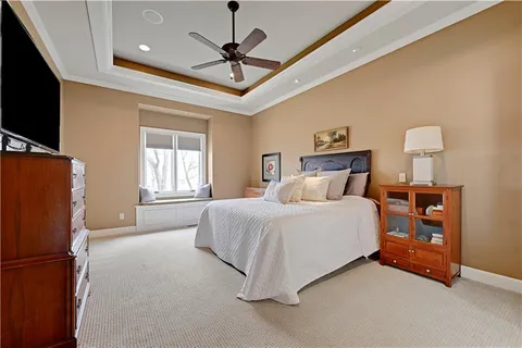 $1,050,000 | 16661 South Country Club Drive, Loch Lloyd, MO 64012