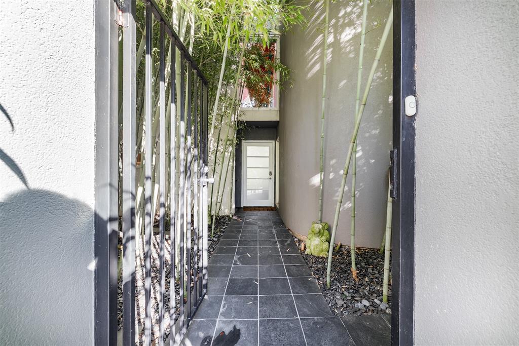 10406 Crestover Drive Dallas, TX 75229 - Photo 6 of 30 a view of a corridor
