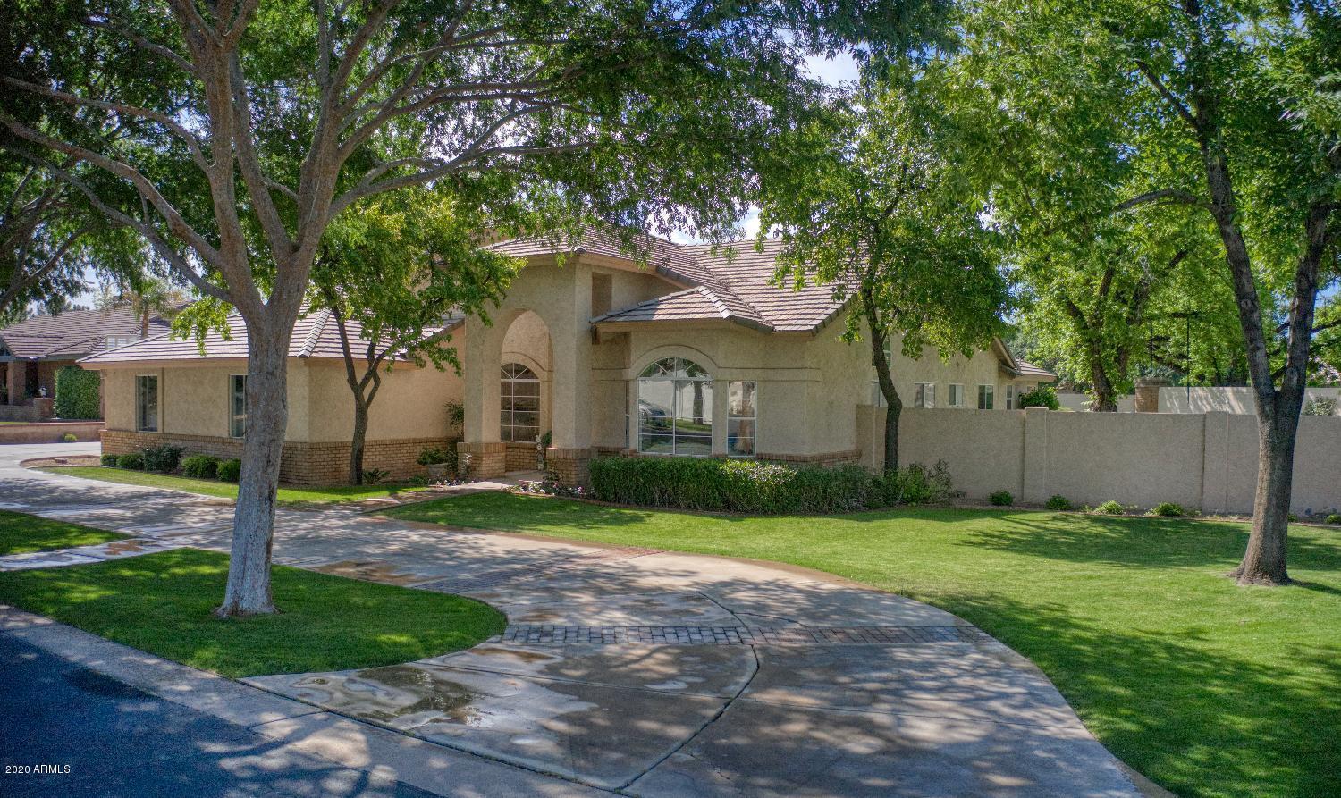 19 North Riata Street Gilbert, AZ 85234 - Photo 2 of 46 front1