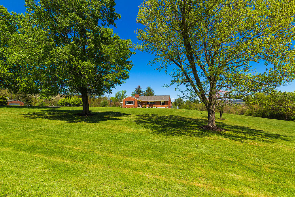 7931 Alpine Road Roanoke, VA 24019 - Photo 2 of 25 Distant View