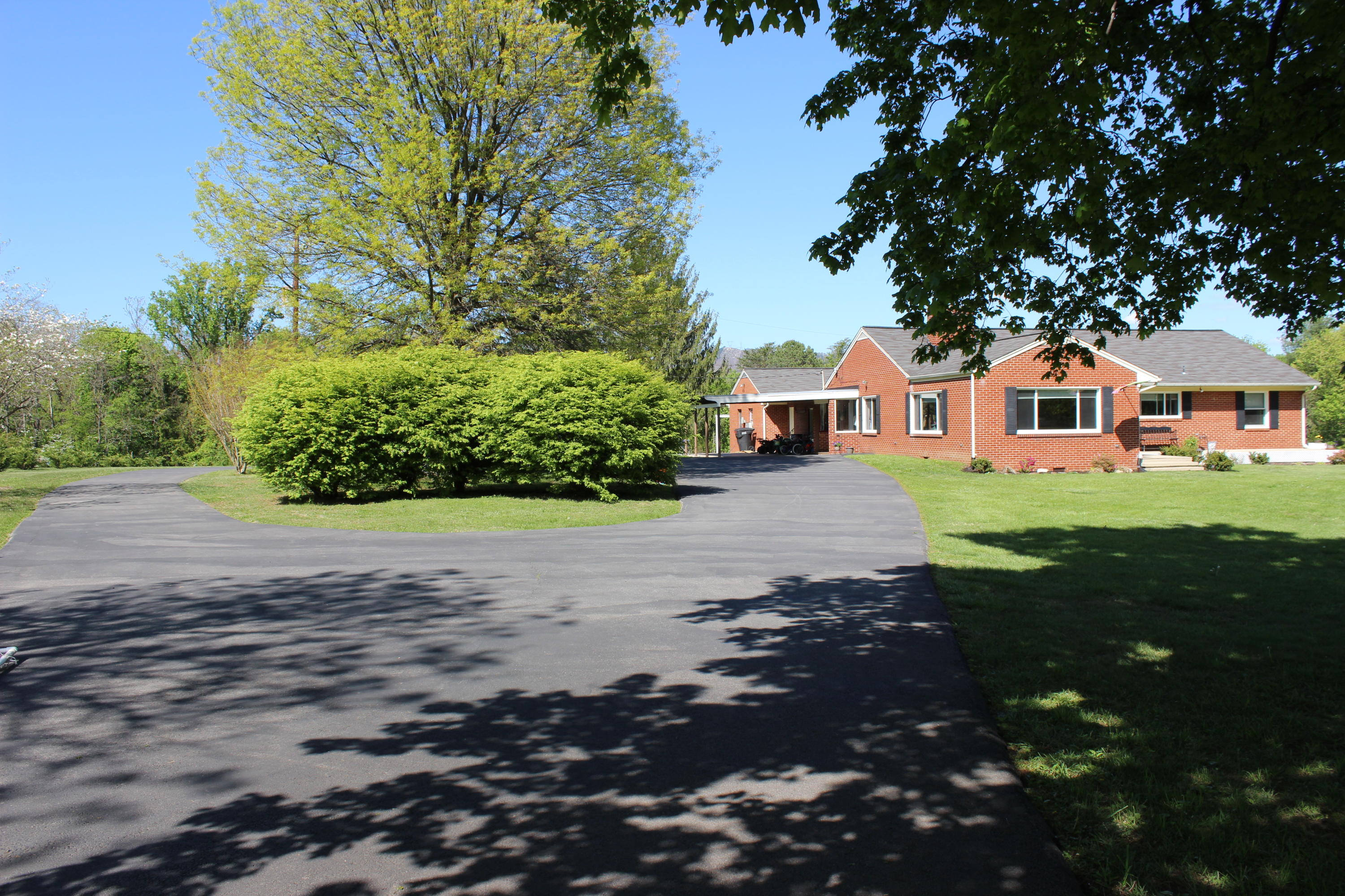 7931 Alpine Road Roanoke, VA 24019 - Photo 22 of 25 Driveway
