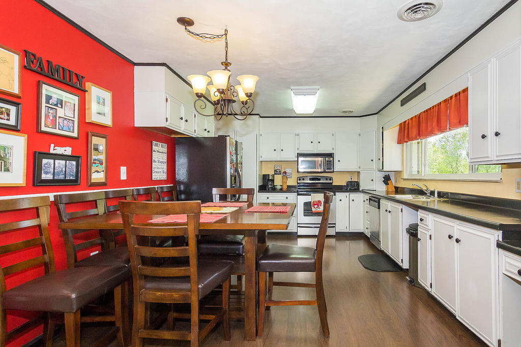 7931 Alpine Road Roanoke, VA 24019 - Photo 8 of 25 Eat-in-Kitchen