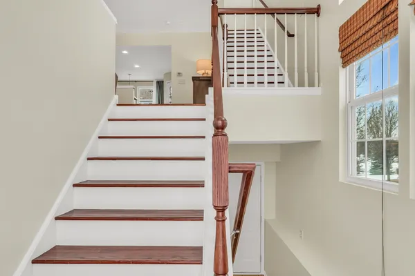 $380,000 | 3210 Neubauer Circle, Lindenhurst, IL 60046