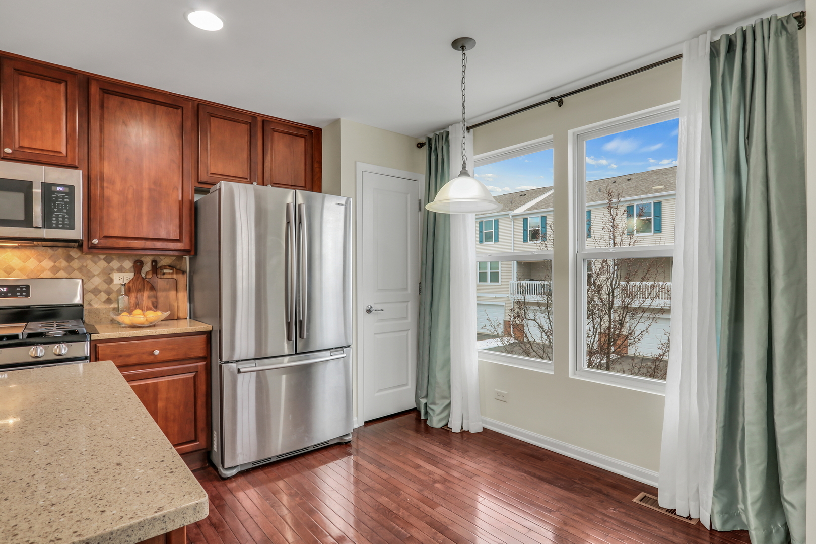 3210 Neubauer Circle Lindenhurst, IL 60046 - Photo 9 of 36