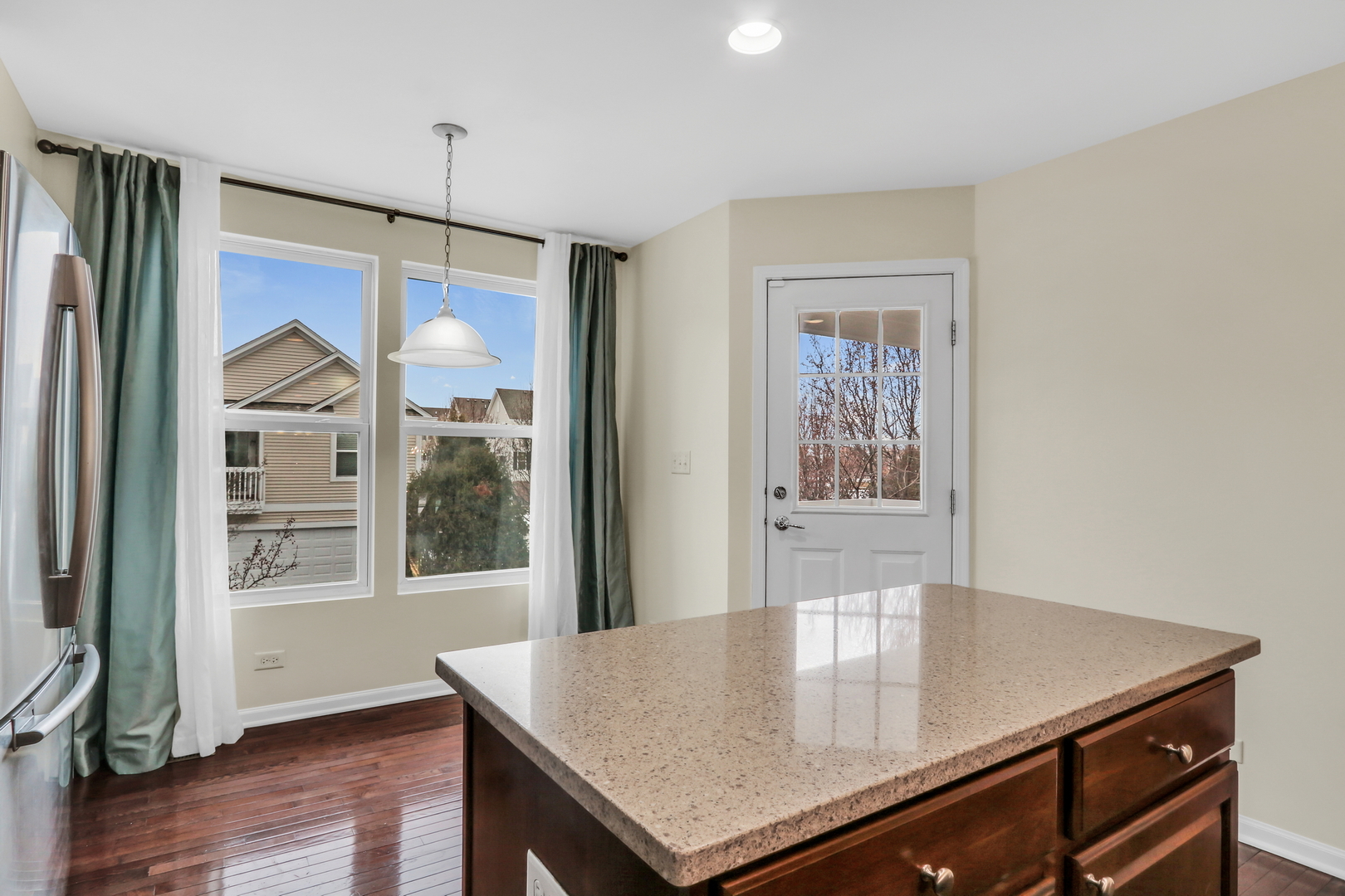 3210 Neubauer Circle Lindenhurst, IL 60046 - Photo 10 of 36