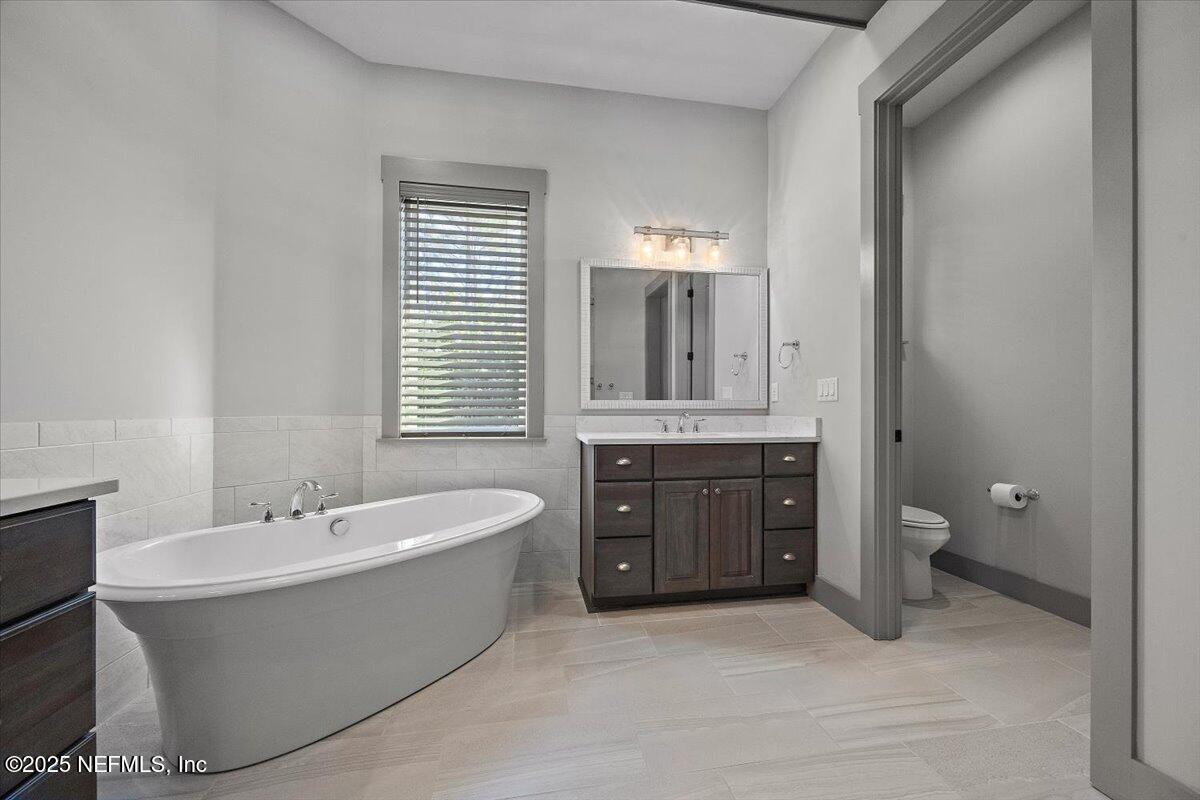90 Nyes Place St. Augustine, FL 32092 - Photo 20 of 57 16-Primary Bathroom