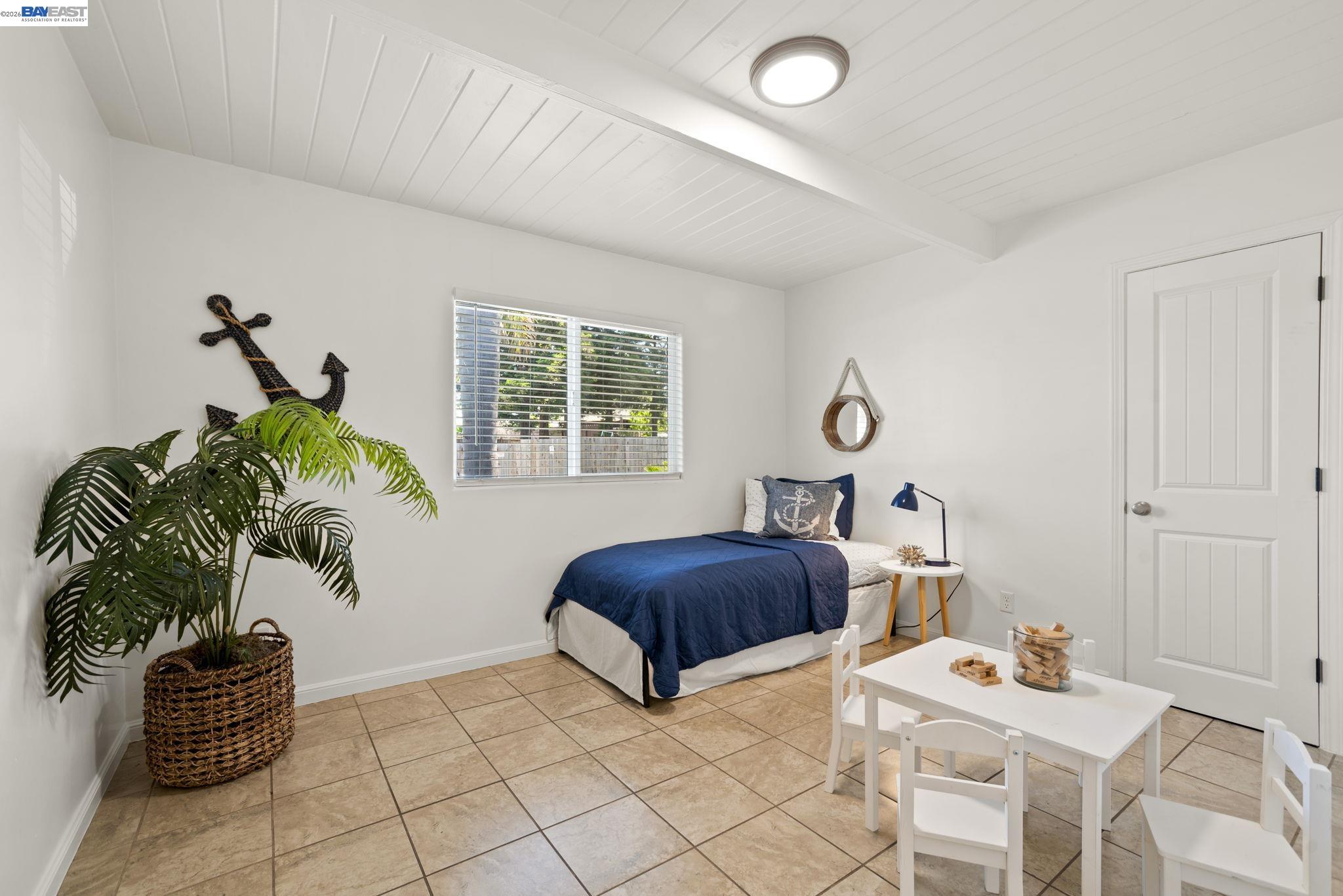 167 Peninsula Road Bay Point, CA 94565 - Photo 17 of 58 a living room with furniture and a potted plant