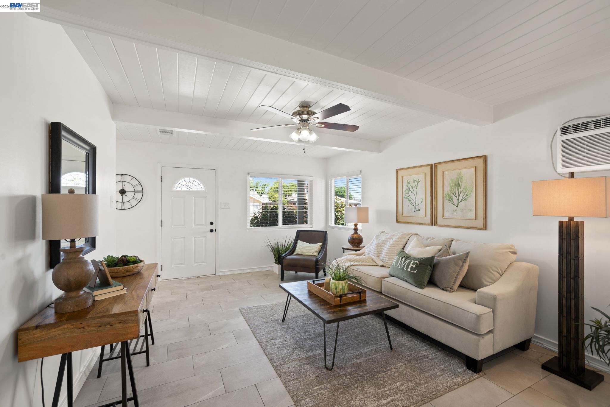 167 Peninsula Road Bay Point, CA 94565 - Photo 5 of 58 a living room with furniture