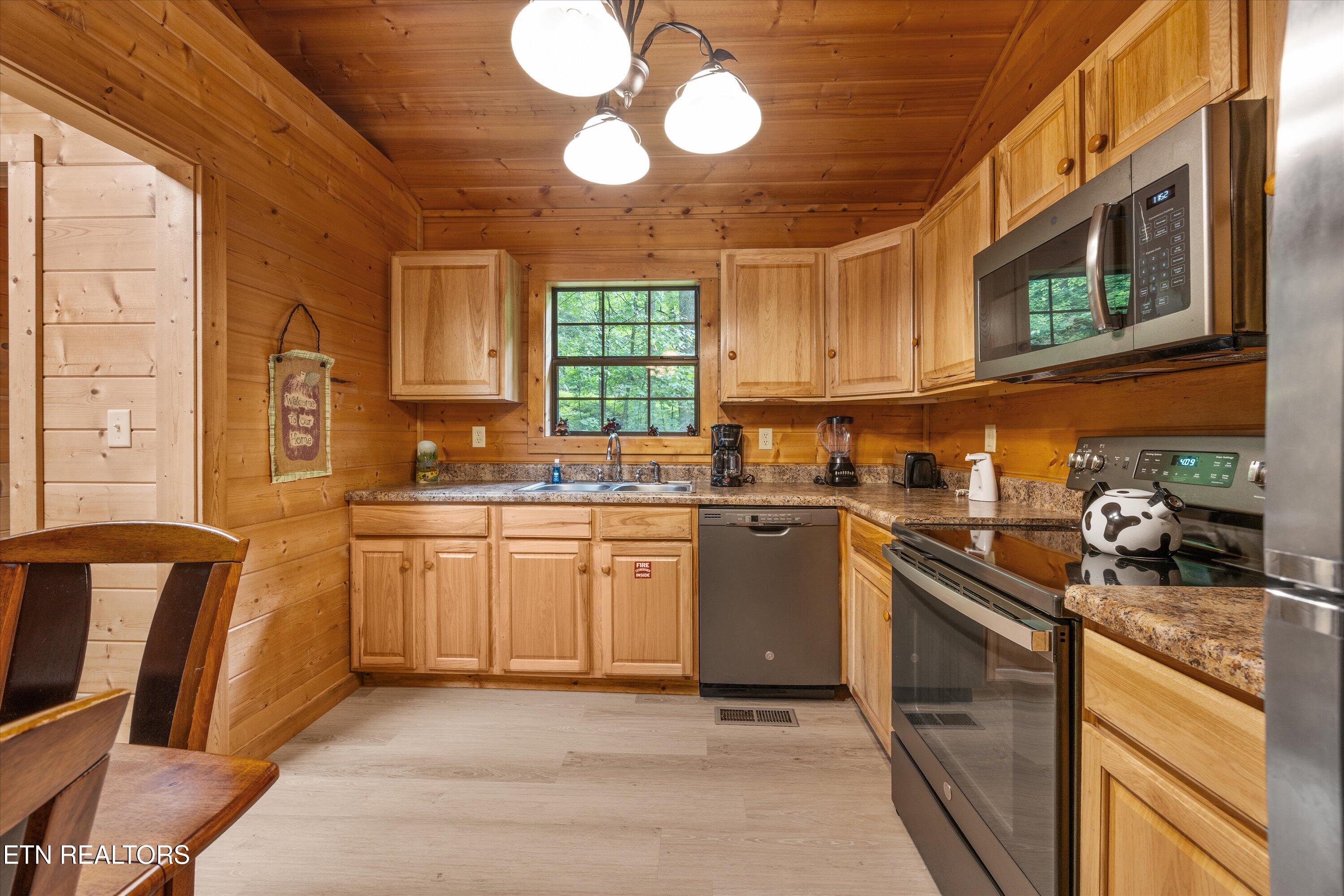 927 Stone Trail Sevierville, TN 37876 - Photo 17 of 41 17-927 Stone Trail11