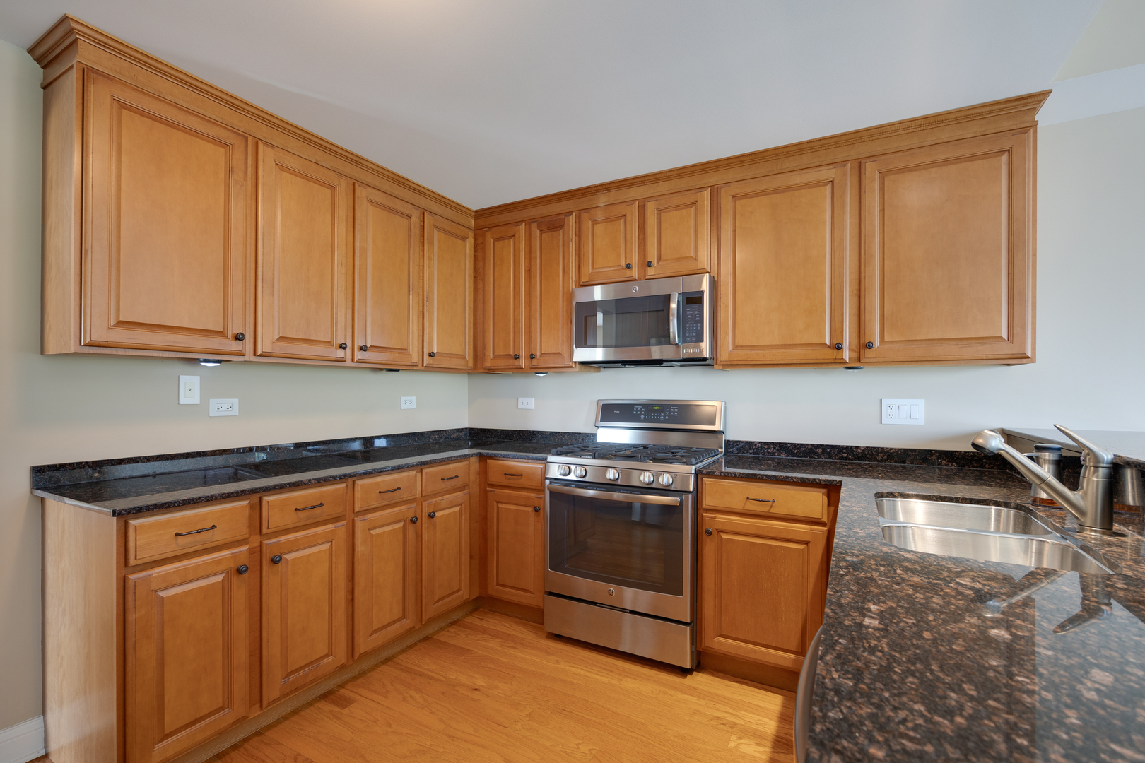 125 North Buffalo Grove Road, Unit 213 Buffalo Grove, IL 60089 - Photo 6 of 27