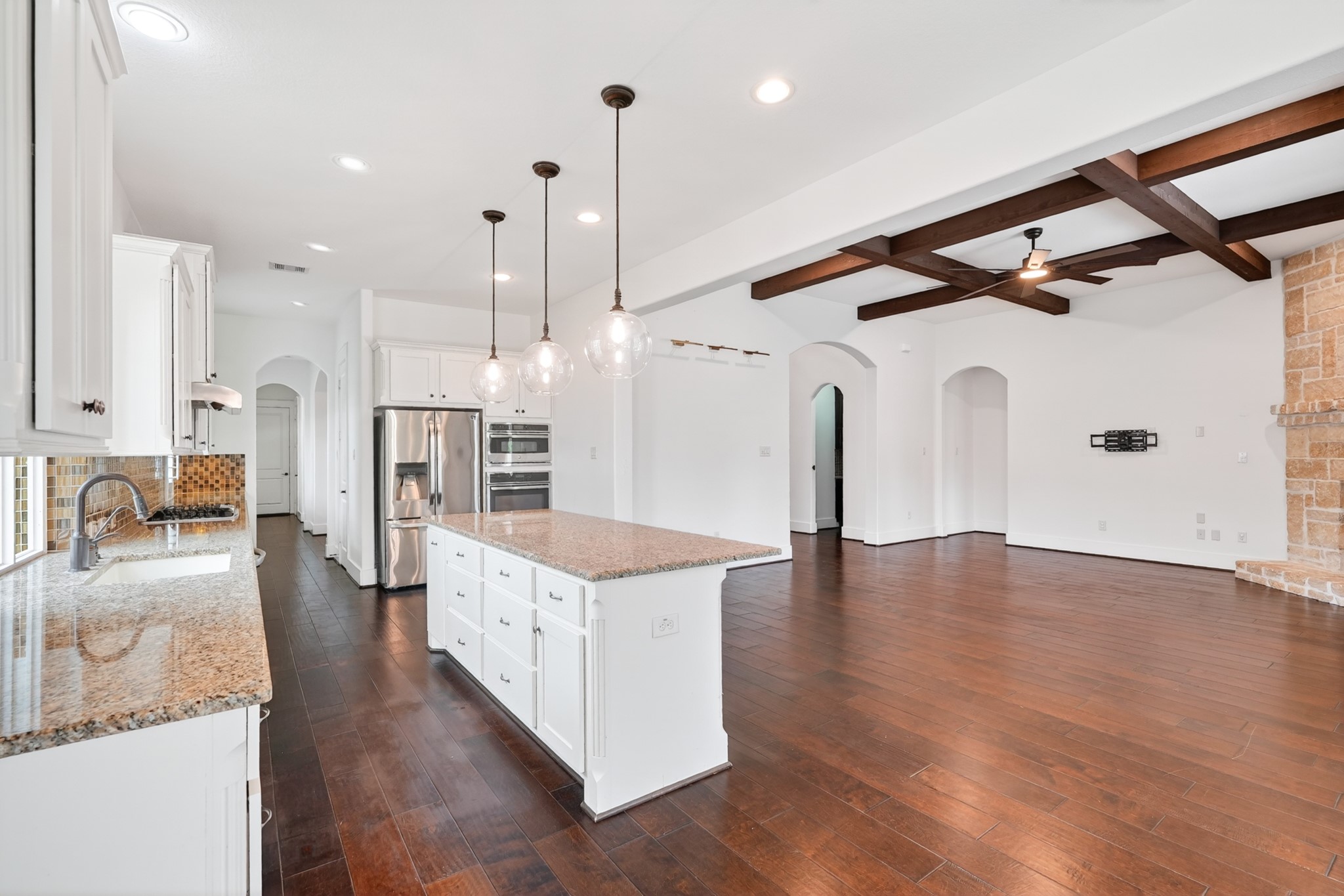 27 Hedgedale Way Spring, TX 77389 - Photo 17 of 49 a open kitchen with sink and refrigerator