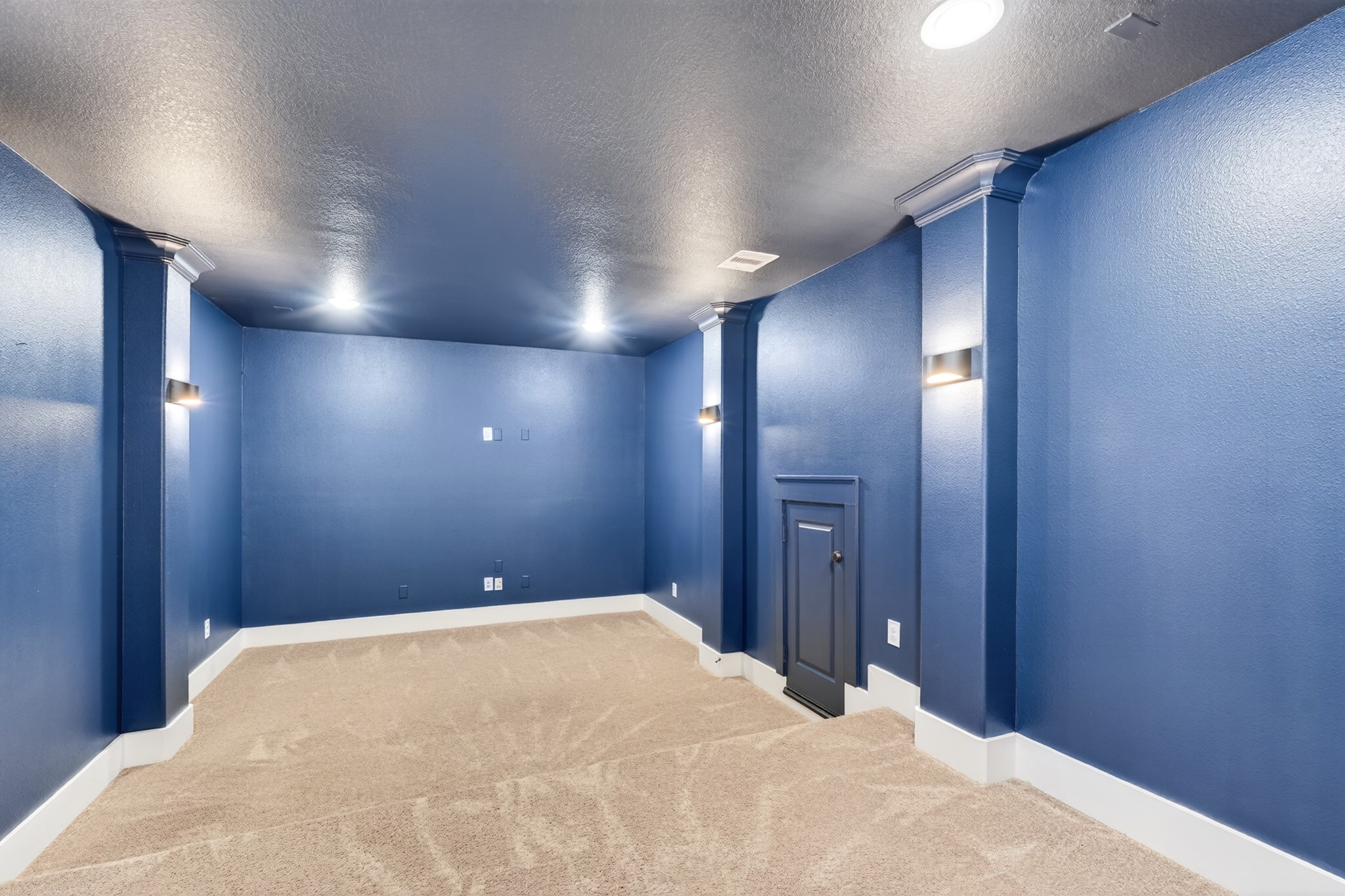 27 Hedgedale Way Spring, TX 77389 - Photo 30 of 49 a big room with closet and mirror