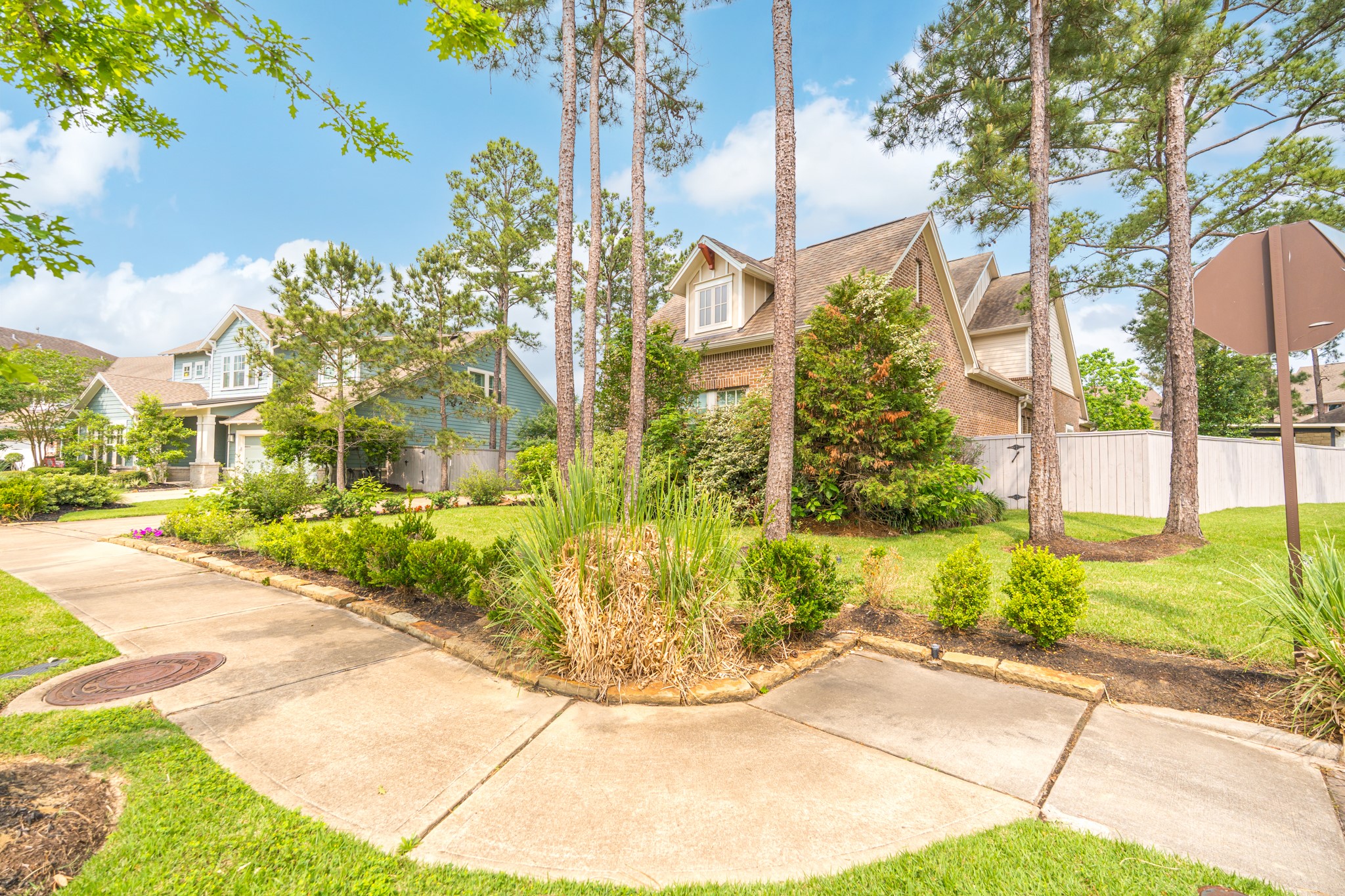 27 Hedgedale Way Spring, TX 77389 - Photo 4 of 49 a view of a pathway both side of white house