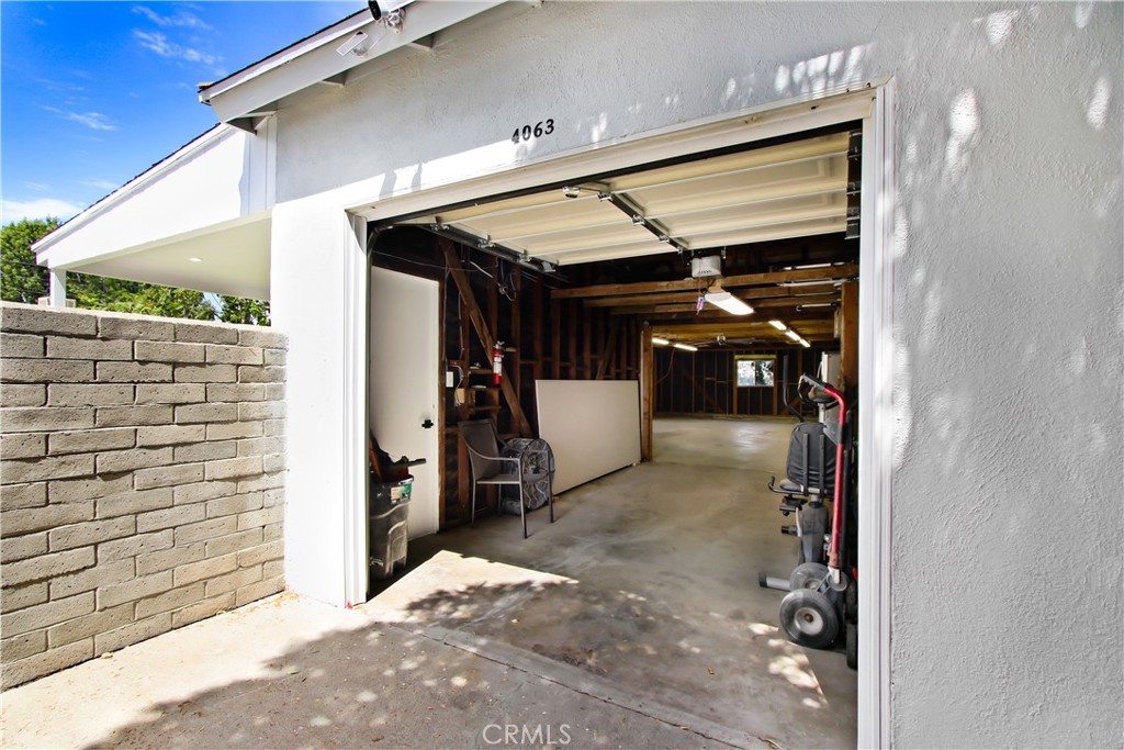 4061 Maplewood Place Riverside, CA 92506 - Photo 32 of 34 Garage