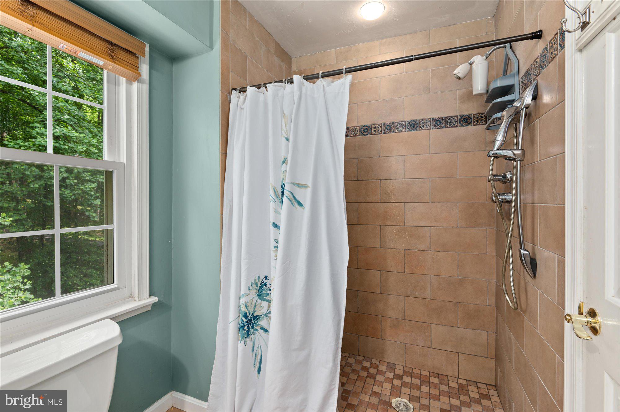 8000 Kingsgate Road Potomac, MD 20854 - Photo 20 of 42