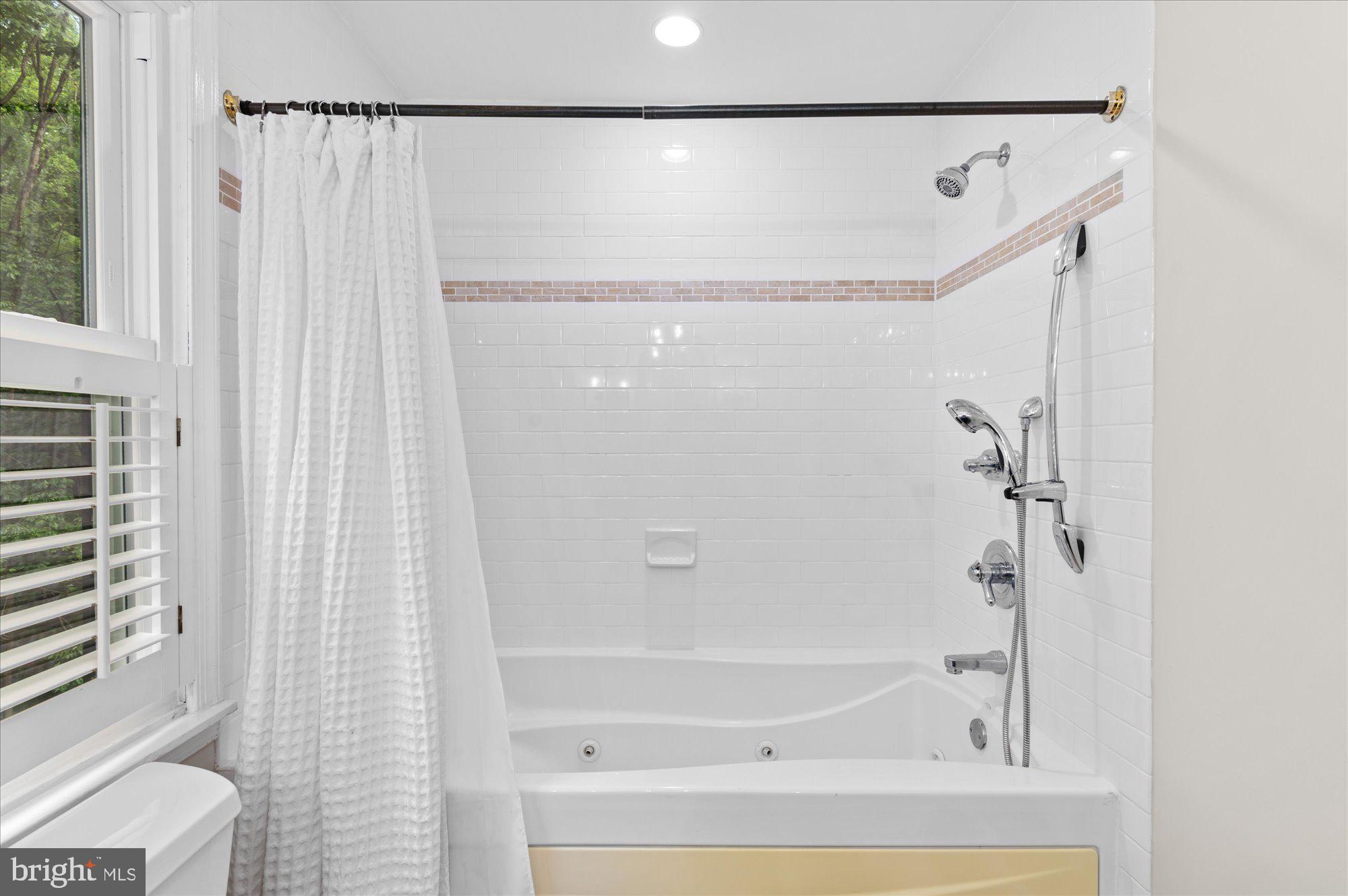 8000 Kingsgate Road Potomac, MD 20854 - Photo 22 of 42