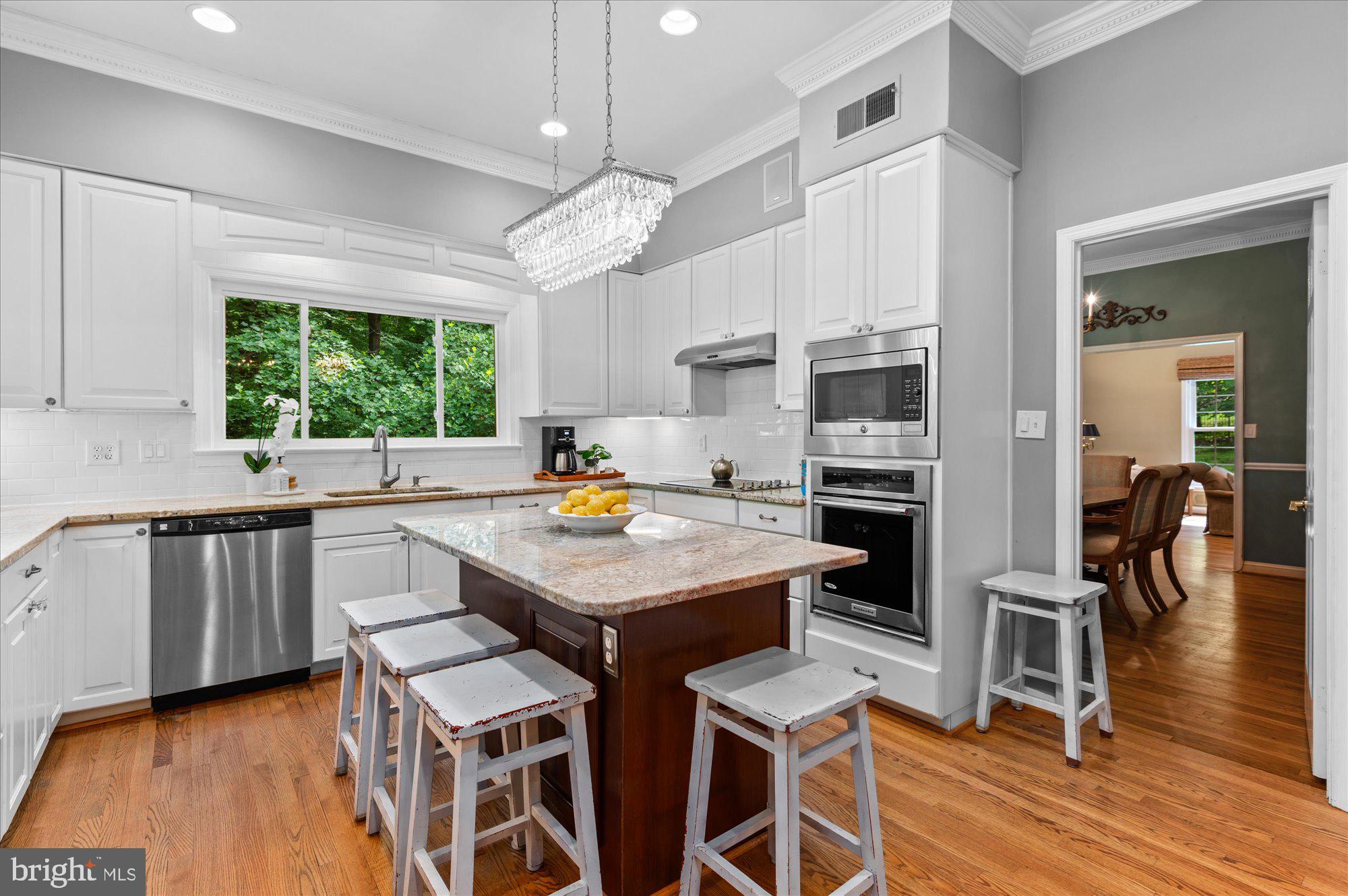 8000 Kingsgate Road Potomac, MD 20854 - Photo 6 of 42