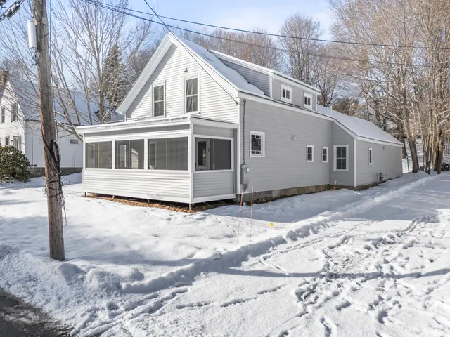 $369,900 | 20 Mt Vernon Street, Gardiner, ME 04345
