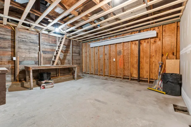 $369,900 | 20 Mt Vernon Street, Gardiner, ME 04345