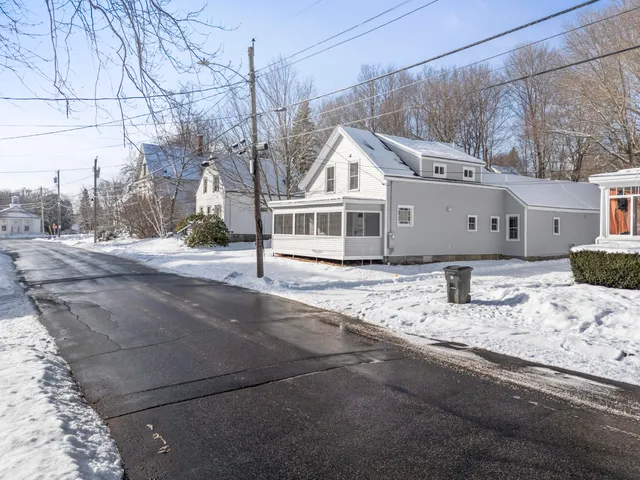 $369,900 | 20 Mt Vernon Street, Gardiner, ME 04345