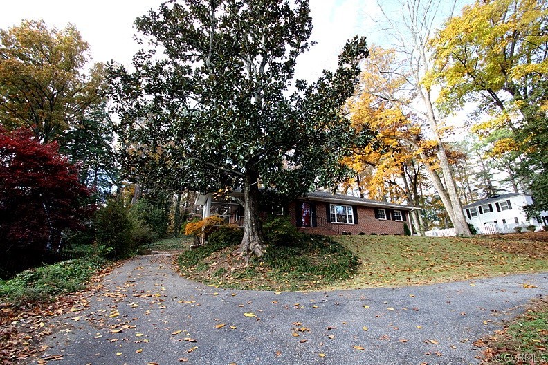 7539 Cherokee Road Richmond, VA 23225 - Photo 3 of 34 a view of a house with a yard