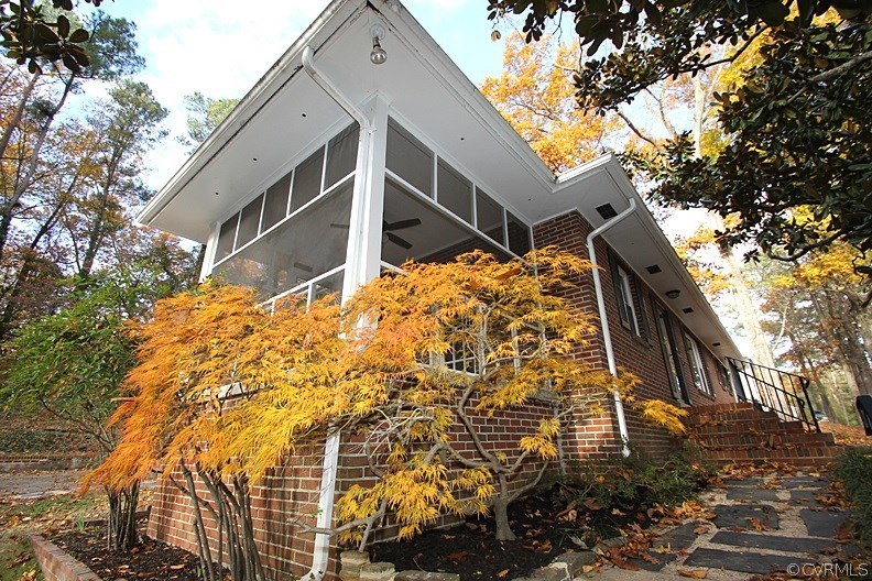 7539 Cherokee Road Richmond, VA 23225 - Photo 5 of 34 a front view of a house with a yard