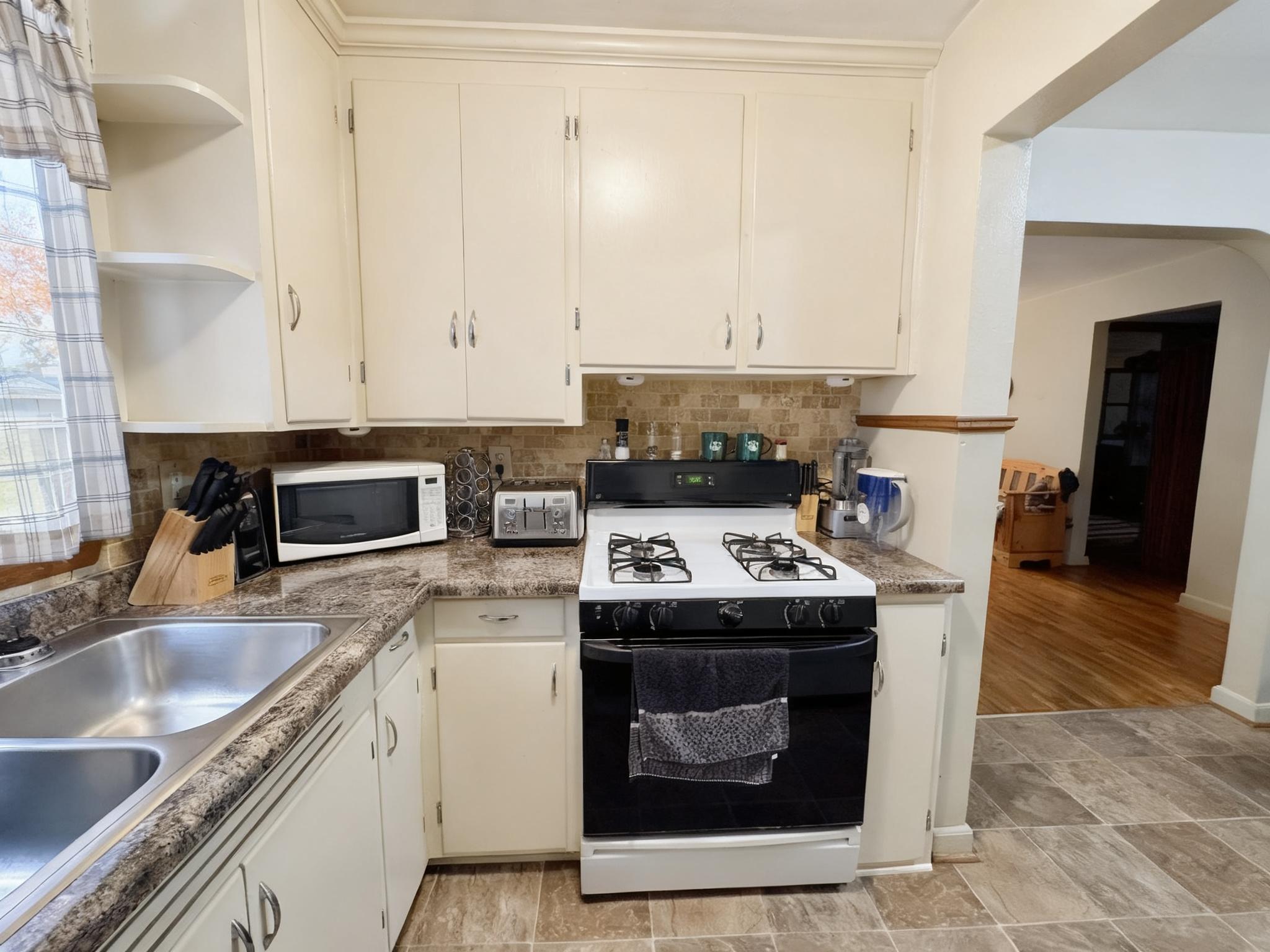 815 East Vernon Avenue Fergus Falls, MN 56537 - Photo 5 of 14