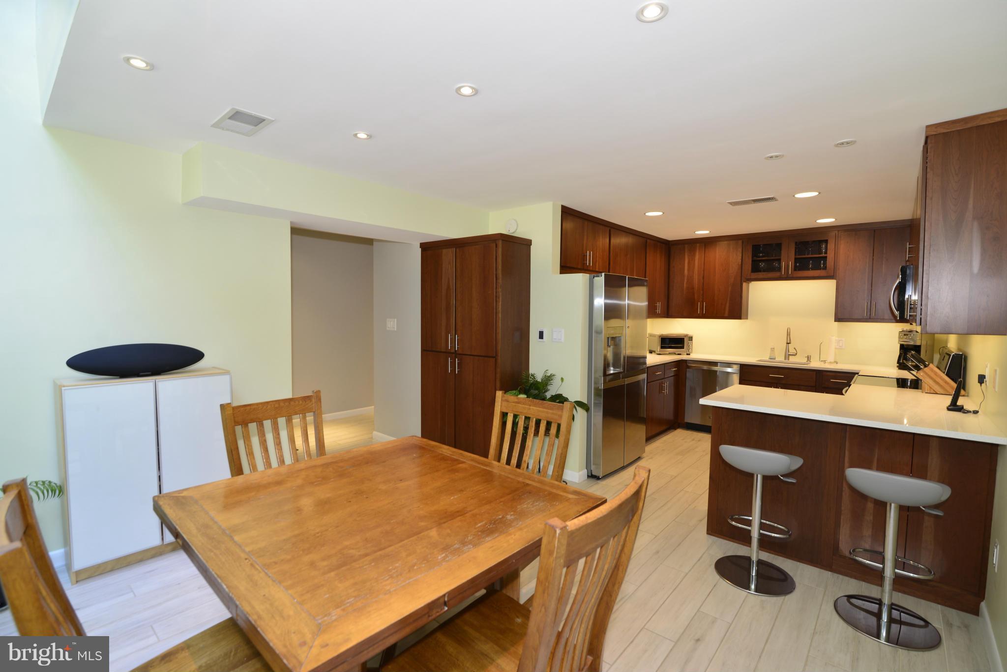 11019 Thrush Ridge Road Reston, VA 20191 - Photo 5 of 25 View