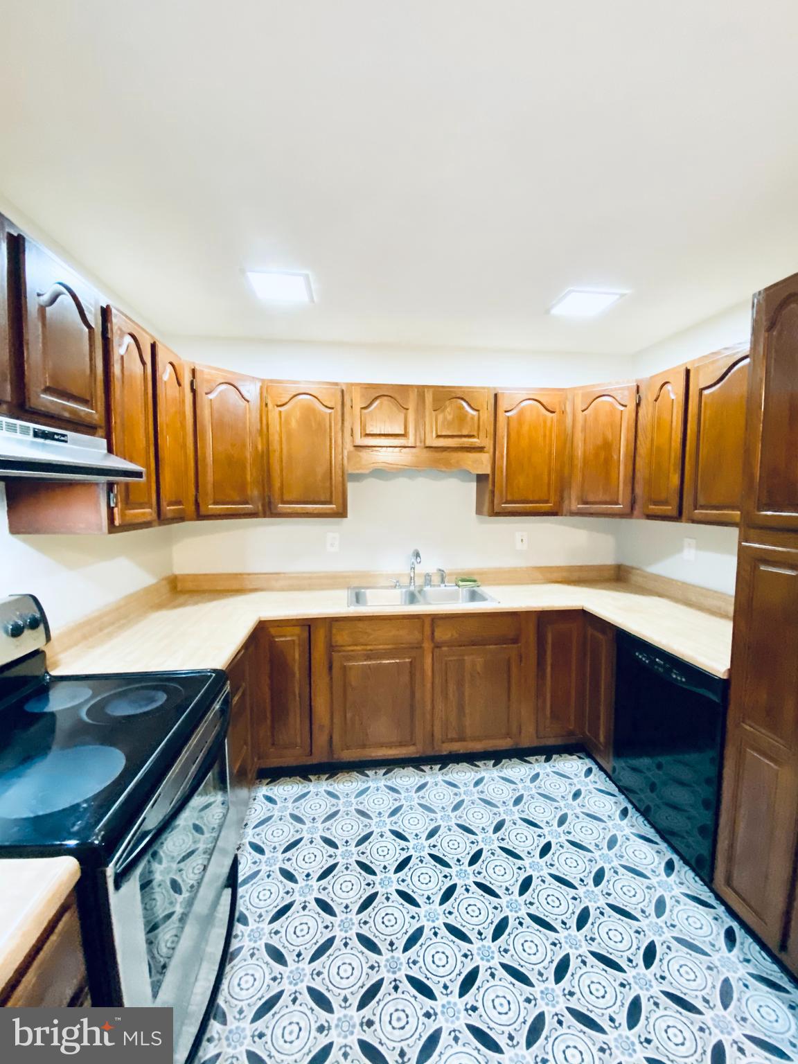 15 Hay Road Levittown, PA 19056 - Photo 7 of 28 Gallery Image 7