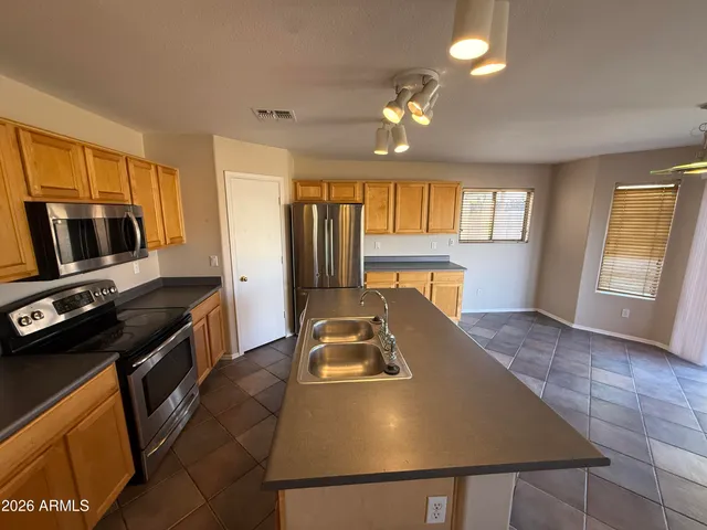 $1,995 | 8102 West Hammond Lane, Phoenix, AZ 85043