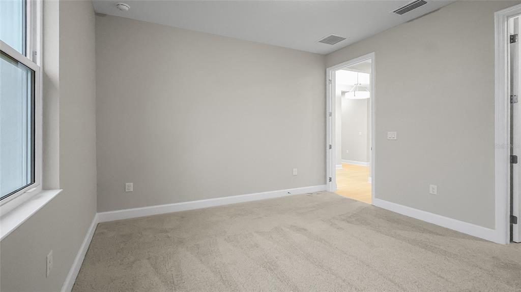 1620 Bellagio Loop Tavares, FL 32778 - Photo 58 of 81 an empty room with window
