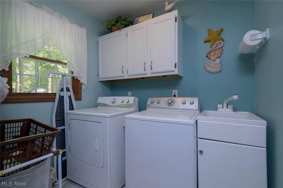 32355 Arthur Road Solon, OH 44139 - Photo 19 of 42 Washer & dryer are included!