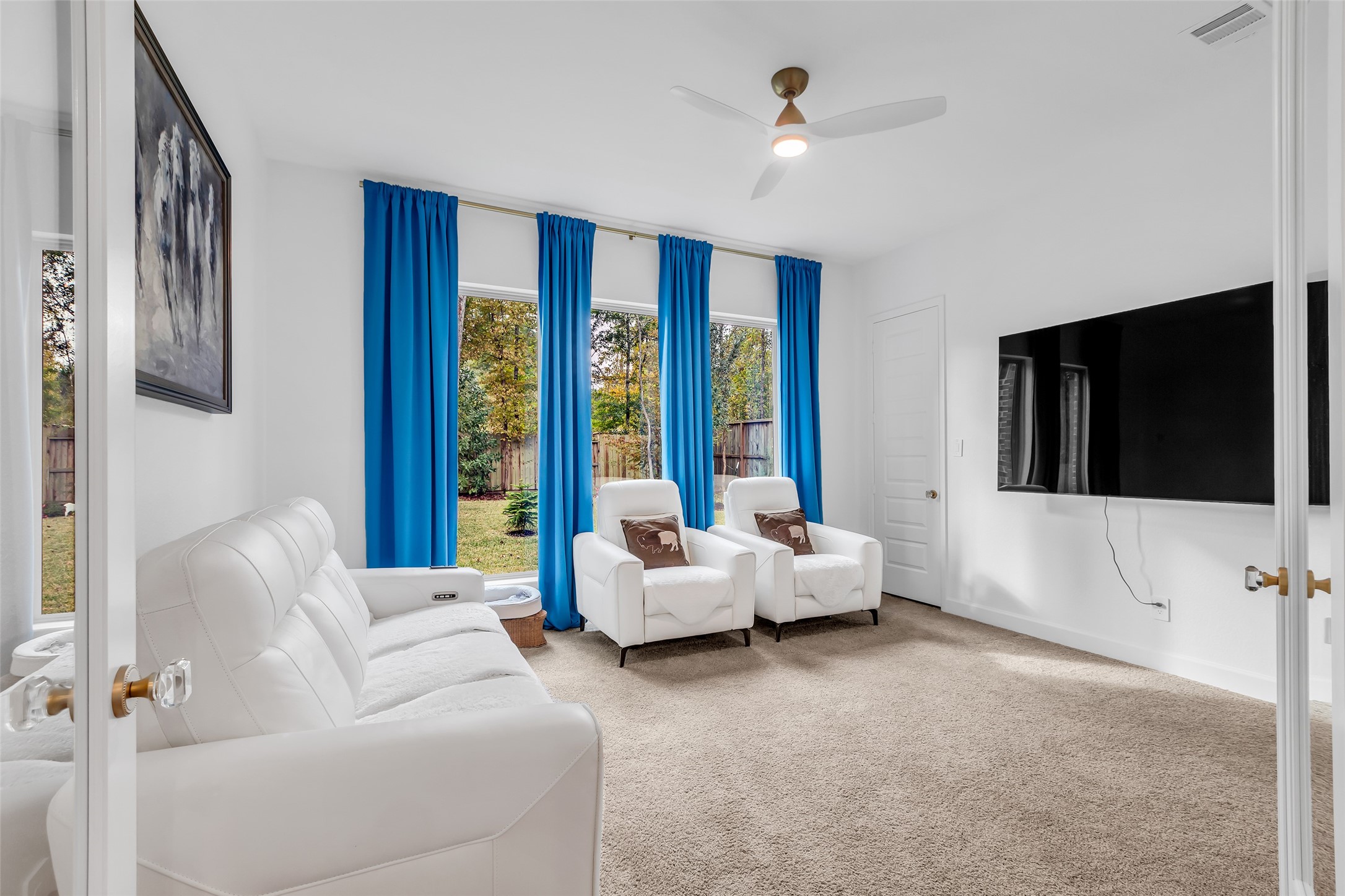633 North Rivus Overlook Drive Willis, TX 77318 - Photo 16 of 28 a living room with furniture and a flat screen tv