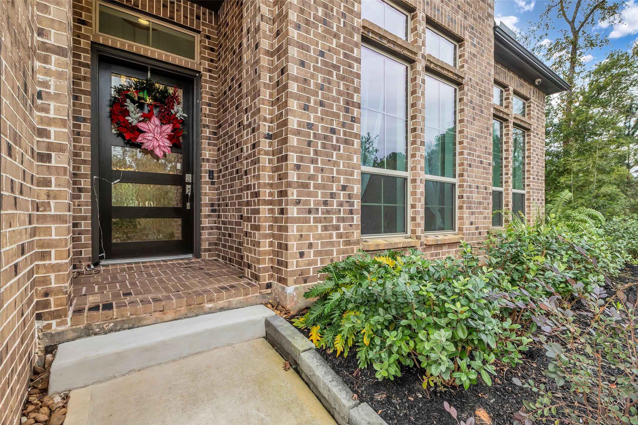 633 North Rivus Overlook Drive Willis, TX 77318 - Photo 3 of 28 front view of a house with a window