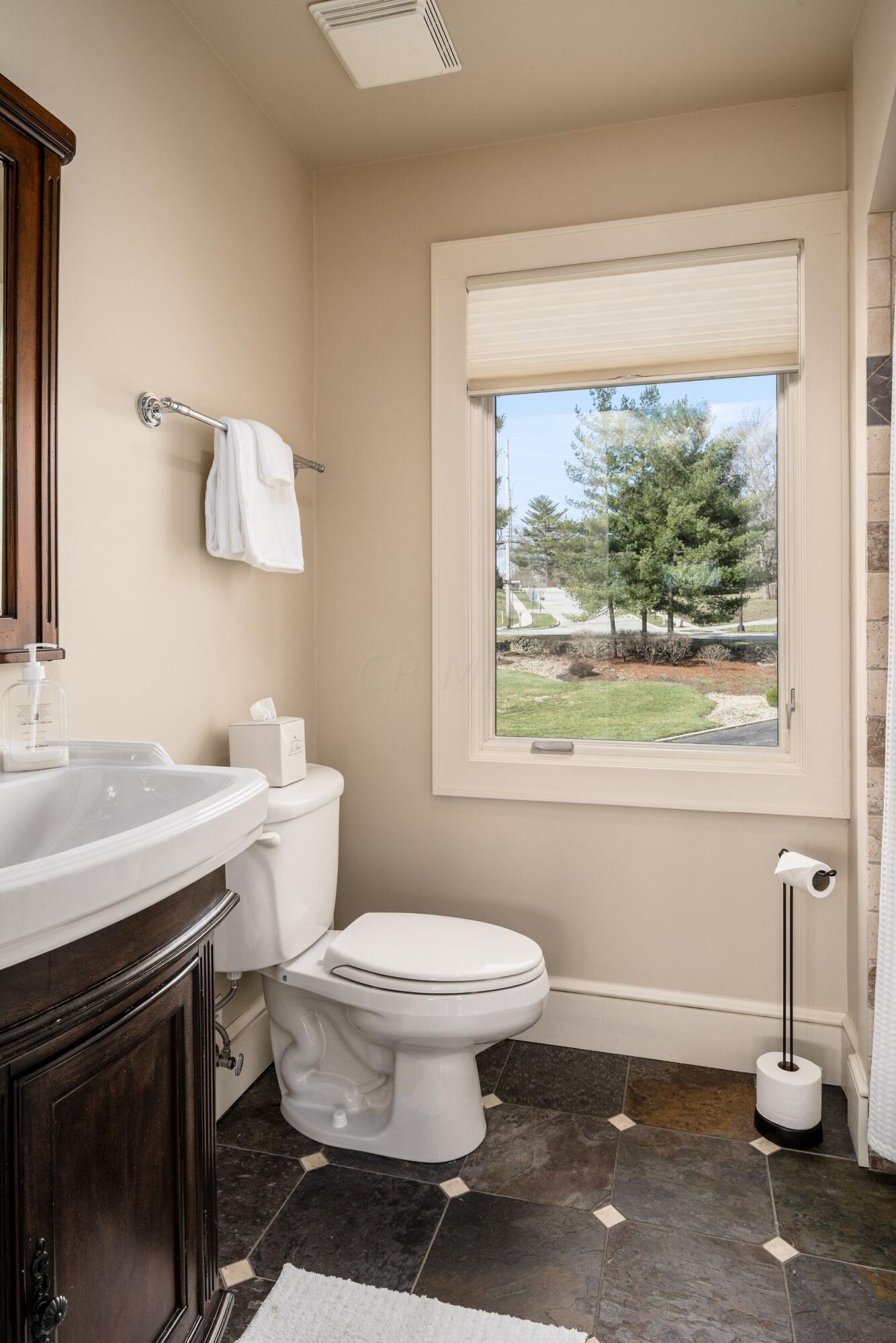6028 Dublin Road Dublin, OH 43017 - Photo 36 of 91 Bathroom
